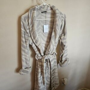 Natori Cream and Gray Zebra Print Robe